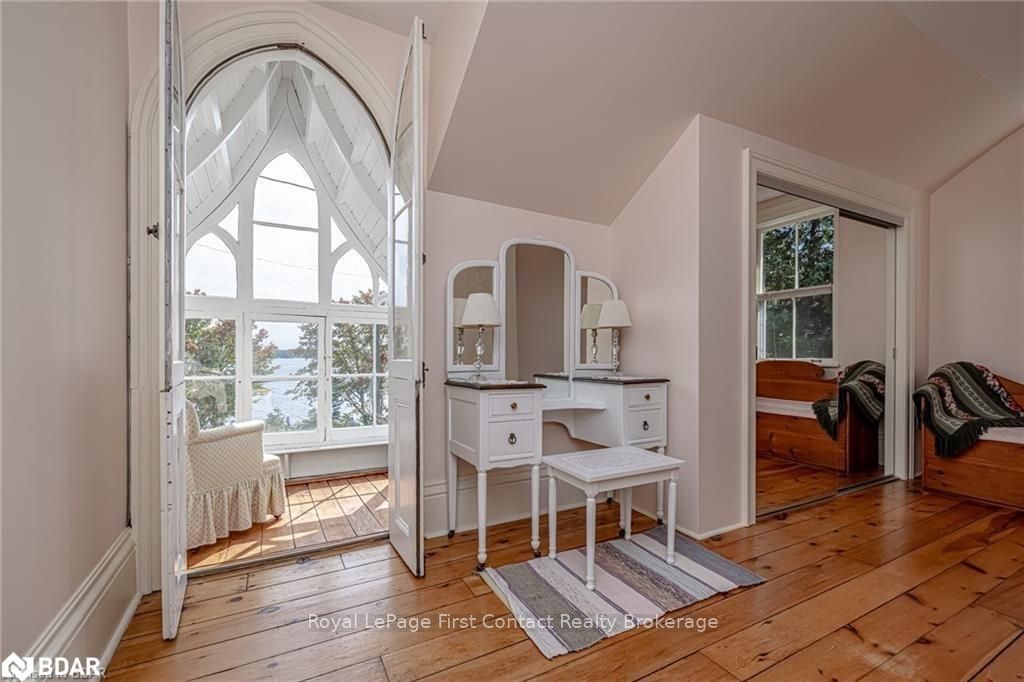 Photo 9 of 230 Kempenfelt Drive, Barrie, North Shore — HOMEH