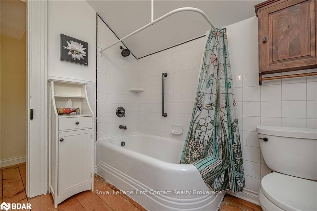Photo 10 of 230 Kempenfelt Drive, Barrie, North Shore — HOMEH
