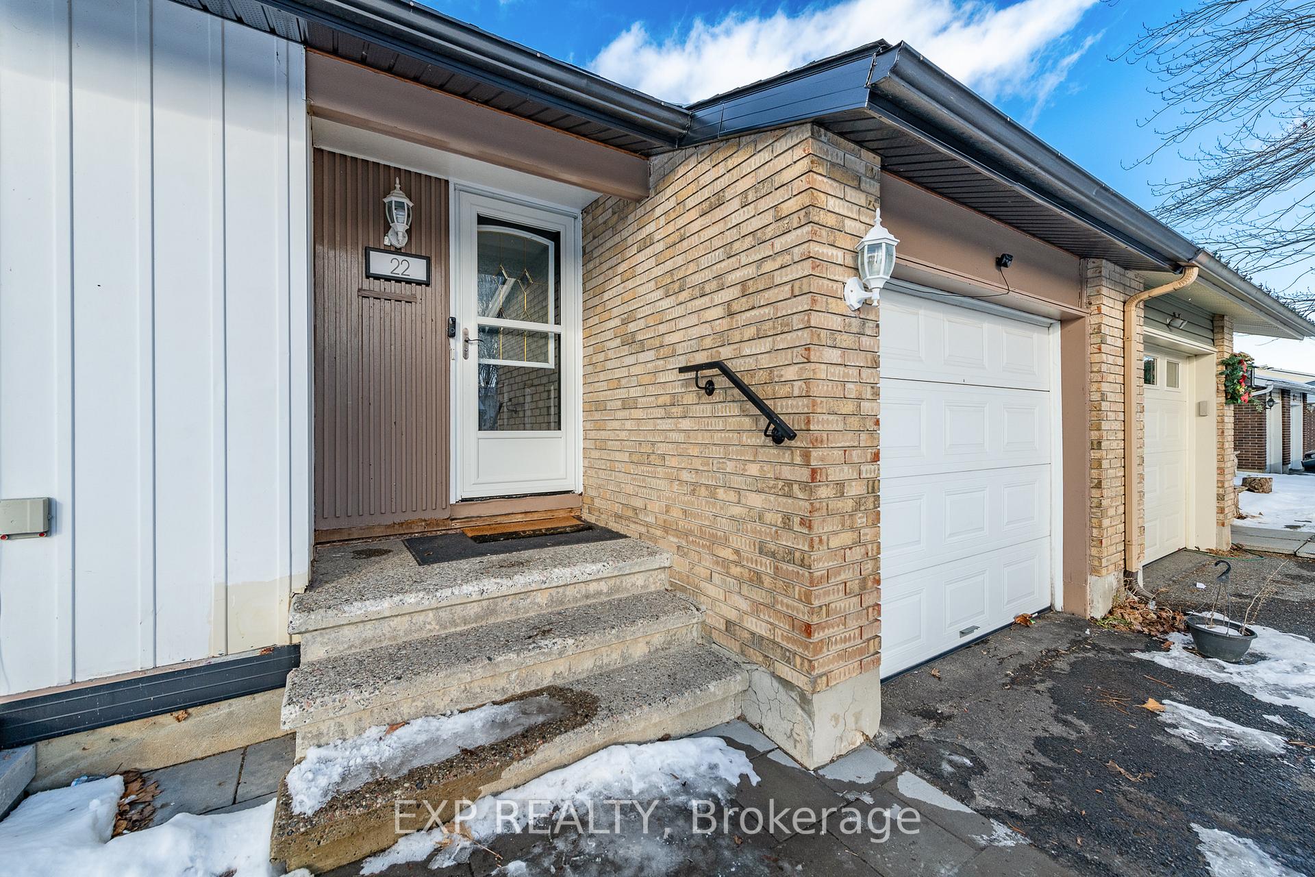 Photo 2 of 22 Burnetts Grove Circle S, Ottawa, Barrhaven - Pheasant Run — HOMEH
