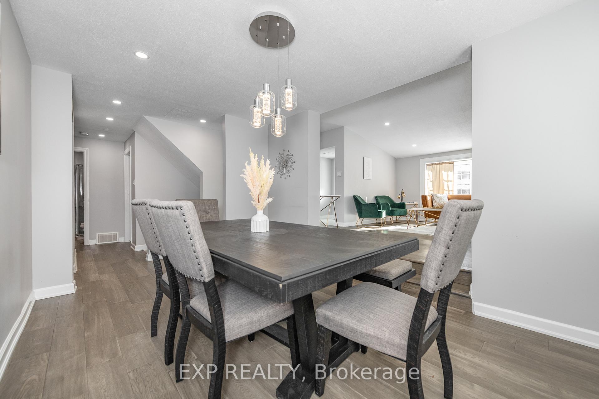 Photo 7 of 22 Burnetts Grove Circle S, Ottawa, Barrhaven - Pheasant Run — HOMEH