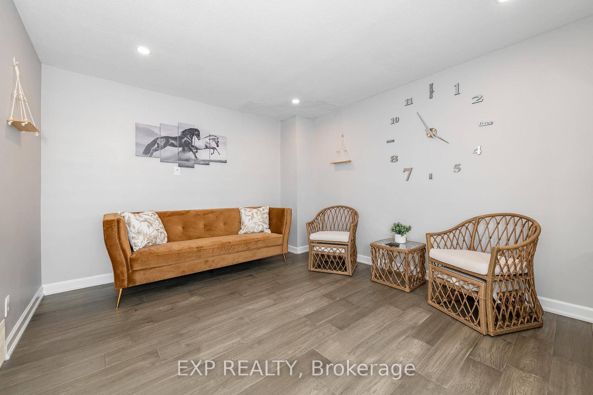 Photo 11 of 22 Burnetts Grove Circle S, Ottawa, Barrhaven - Pheasant Run — HOMEH