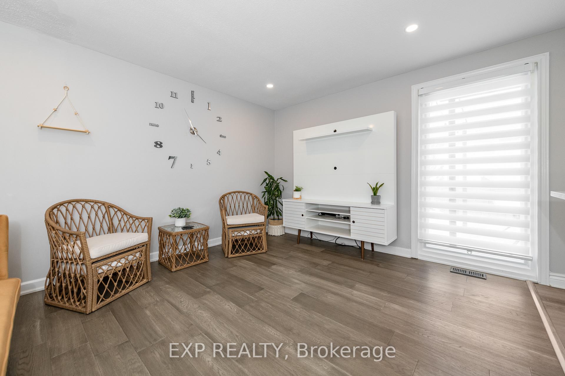 Photo 12 of 22 Burnetts Grove Circle S, Ottawa, Barrhaven - Pheasant Run — HOMEH