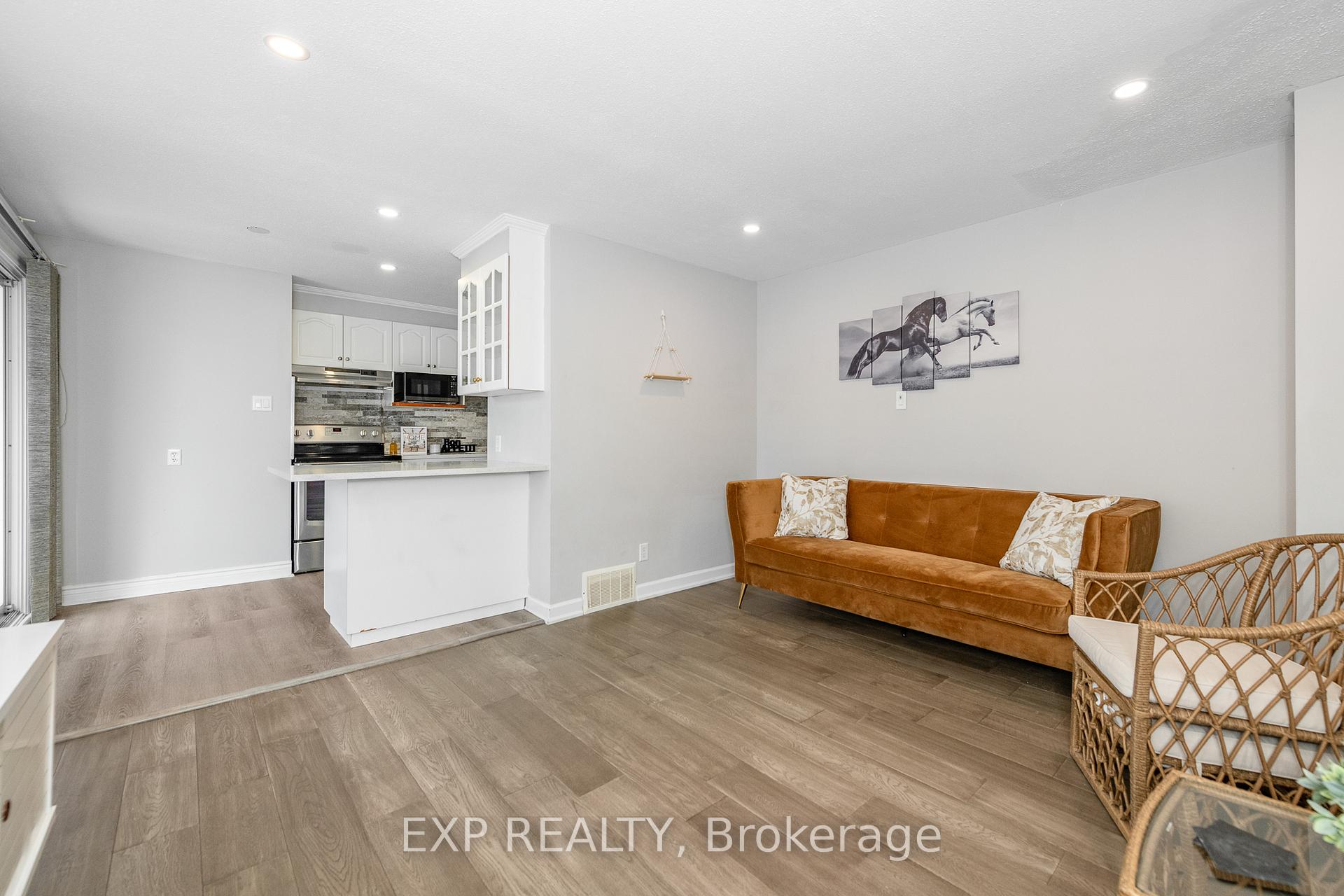 Photo 13 of 22 Burnetts Grove Circle S, Ottawa, Barrhaven - Pheasant Run — HOMEH