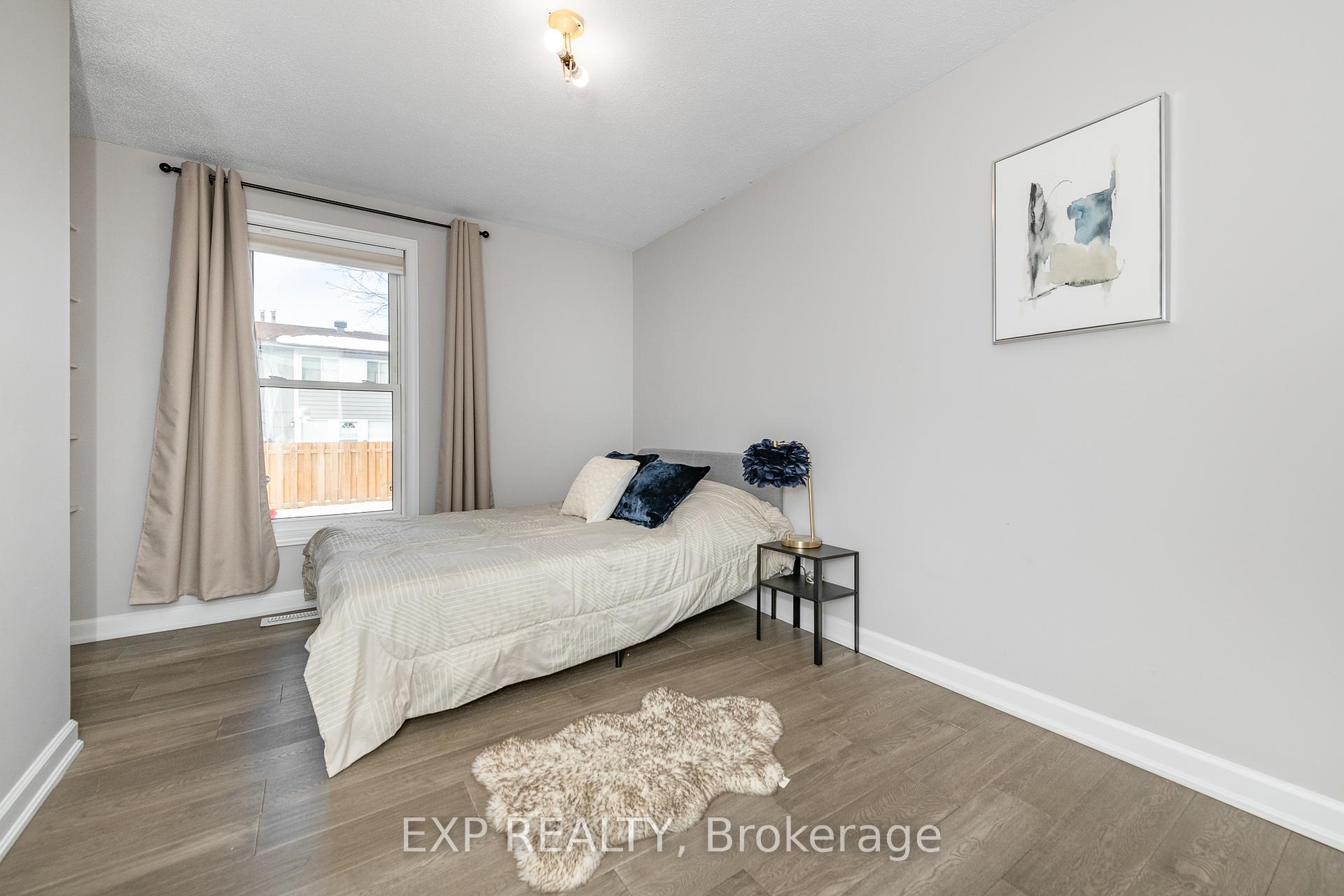 Photo 14 of 22 Burnetts Grove Circle S, Ottawa, Barrhaven - Pheasant Run — HOMEH