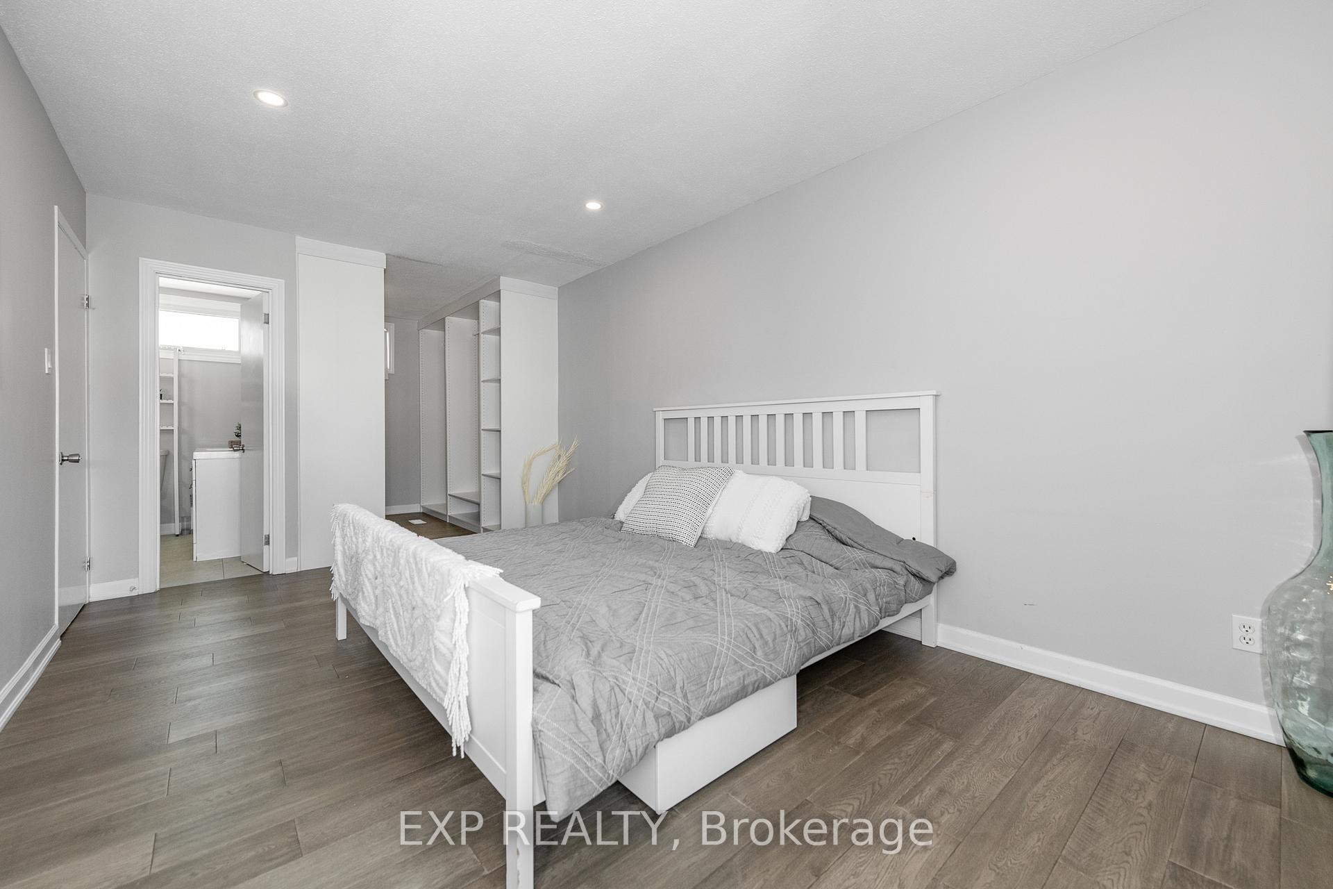 Photo 19 of 22 Burnetts Grove Circle S, Ottawa, Barrhaven - Pheasant Run — HOMEH