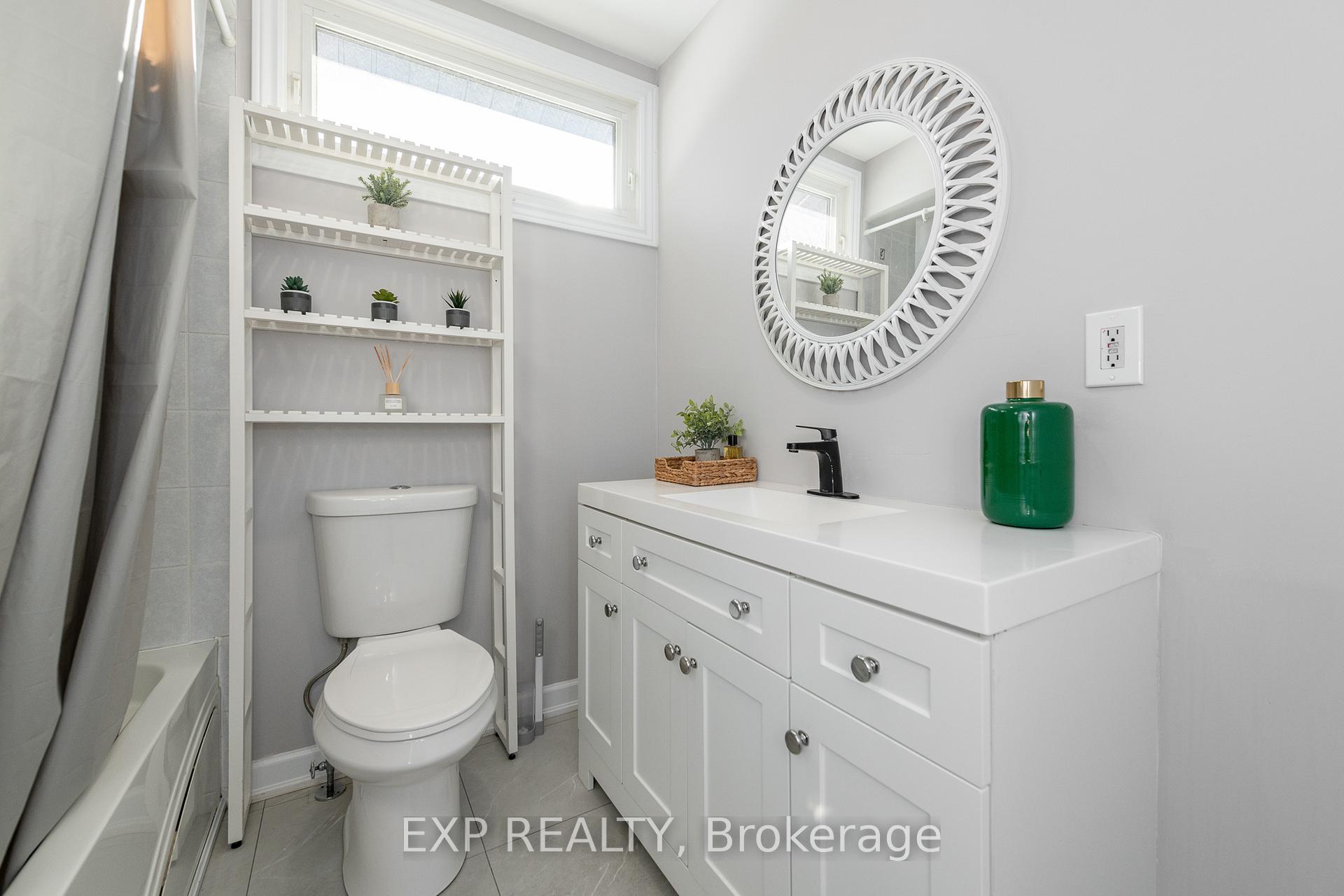 Photo 21 of 22 Burnetts Grove Circle S, Ottawa, Barrhaven - Pheasant Run — HOMEH