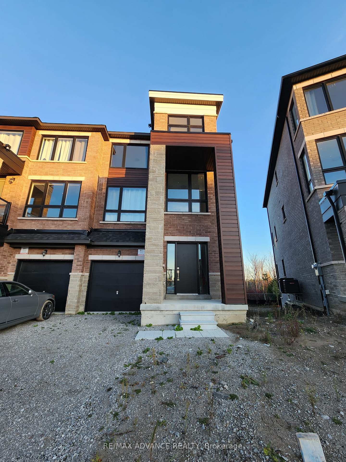 Photo 1 of 56 Blue Forest Crescent, Barrie, Innis-Shore — HOMEH