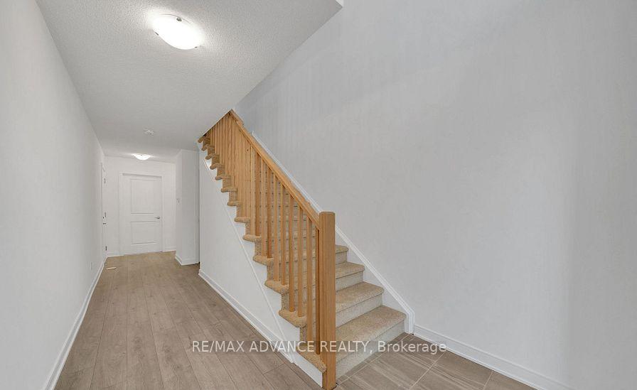 Photo 2 of 56 Blue Forest Crescent, Barrie, Innis-Shore — HOMEH