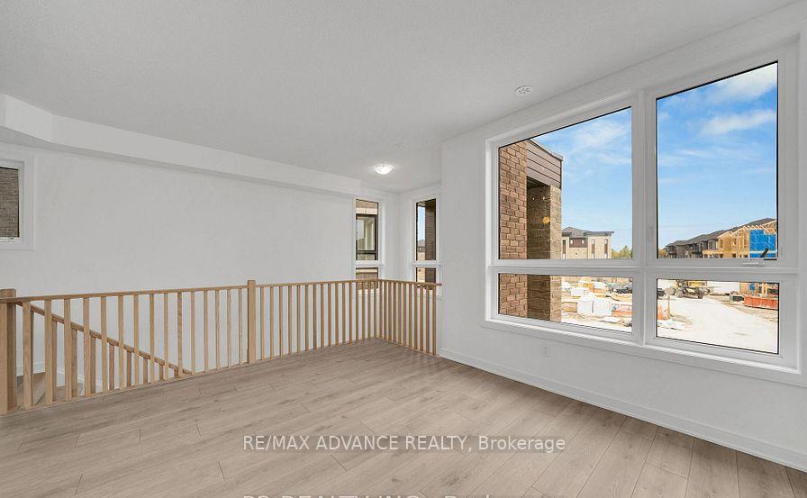 Photo 3 of 56 Blue Forest Crescent, Barrie, Innis-Shore — HOMEH