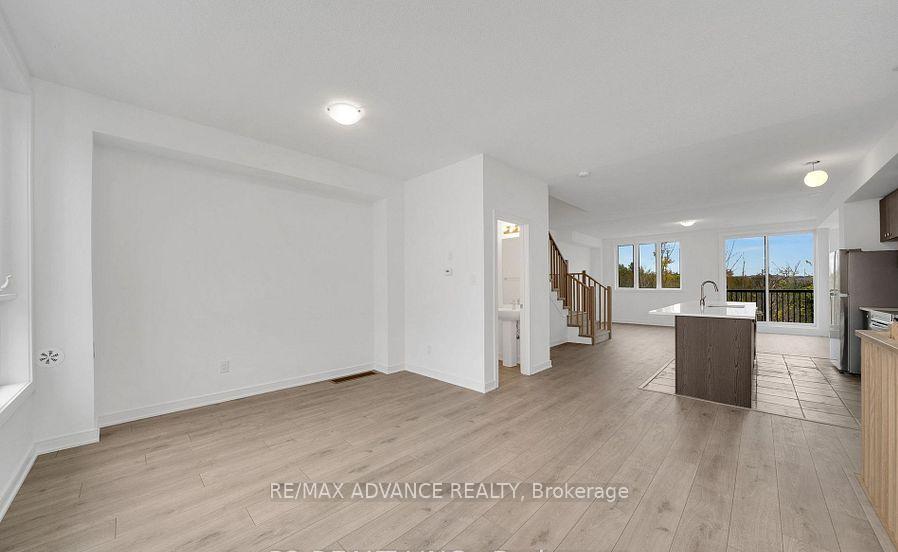 Photo 6 of 56 Blue Forest Crescent, Barrie, Innis-Shore — HOMEH