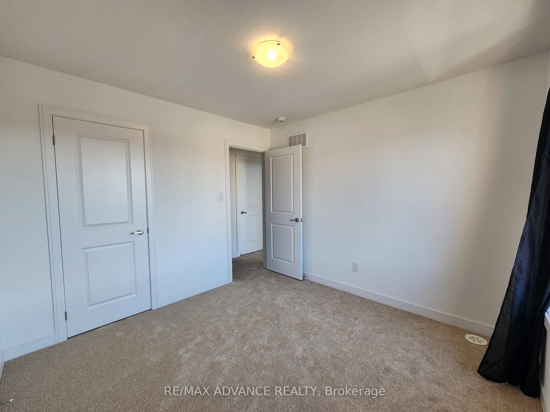 Photo 12 of 56 Blue Forest Crescent, Barrie, Innis-Shore — HOMEH
