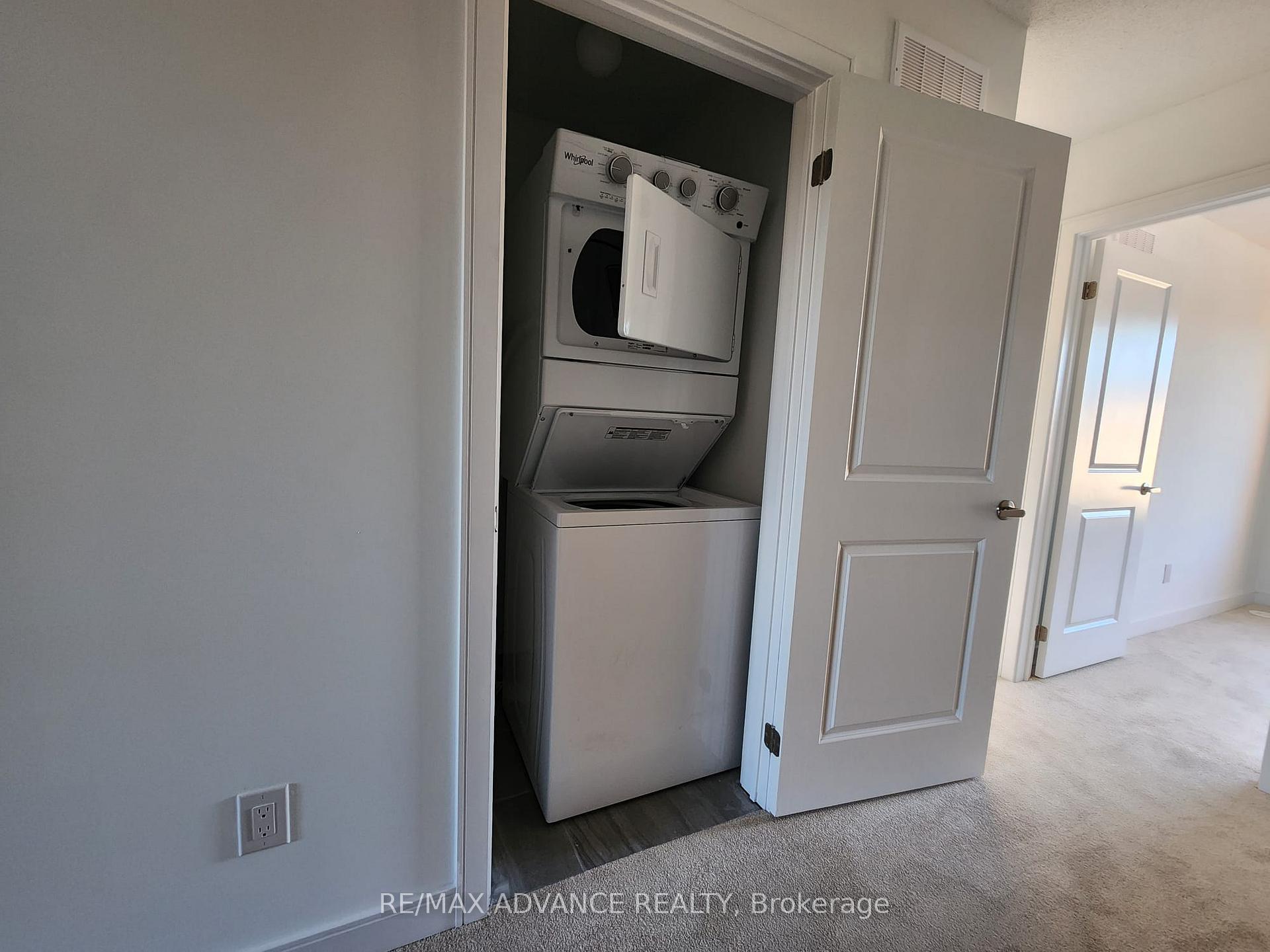 Photo 16 of 56 Blue Forest Crescent, Barrie, Innis-Shore — HOMEH