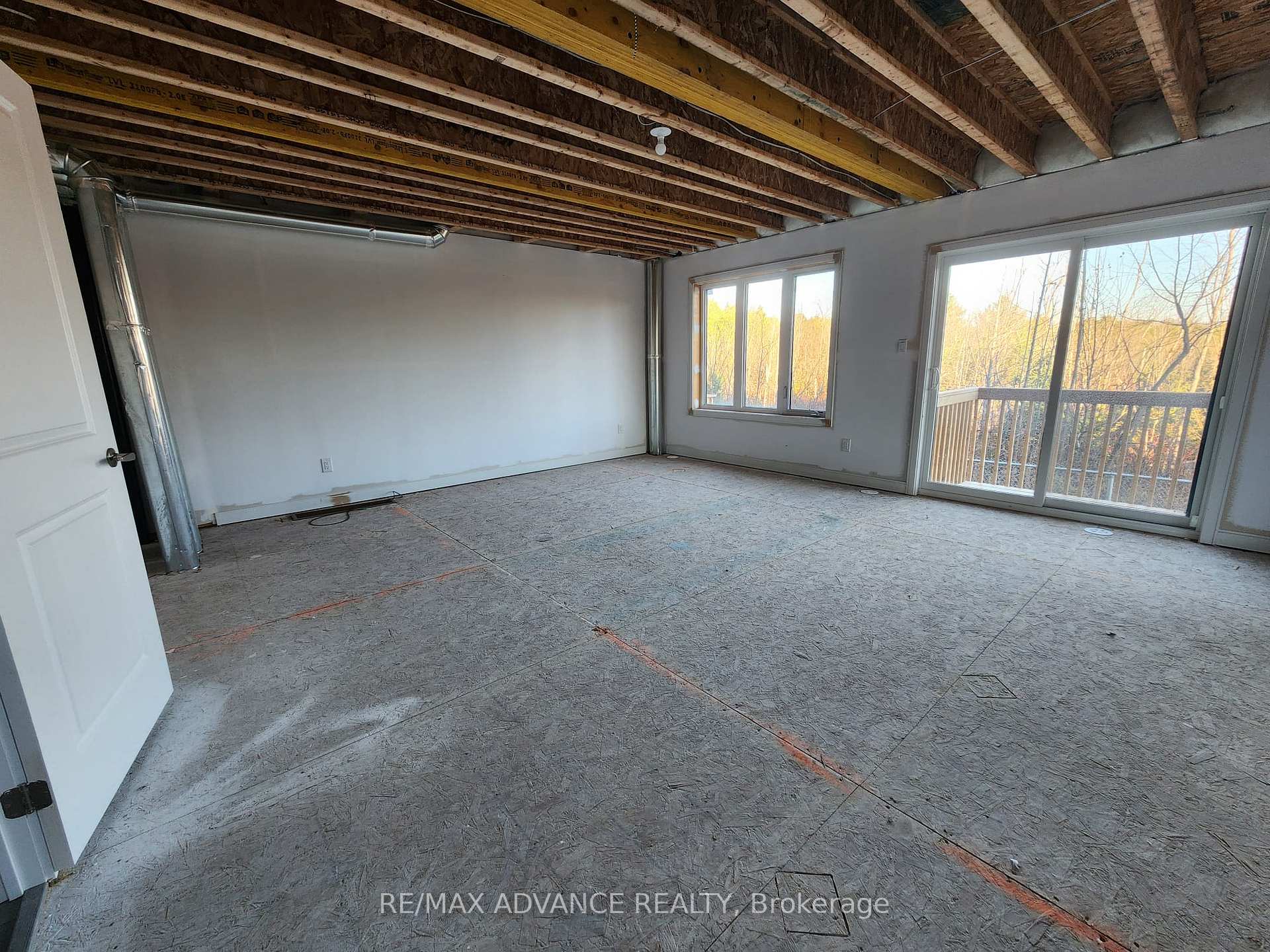 Photo 17 of 56 Blue Forest Crescent, Barrie, Innis-Shore — HOMEH
