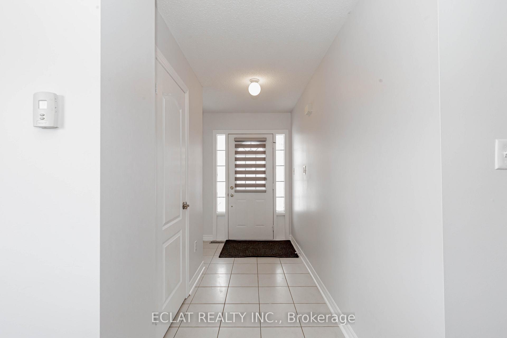 Photo 2 of 12 Lancaster Court, Barrie, Innis-Shore — HOMEH