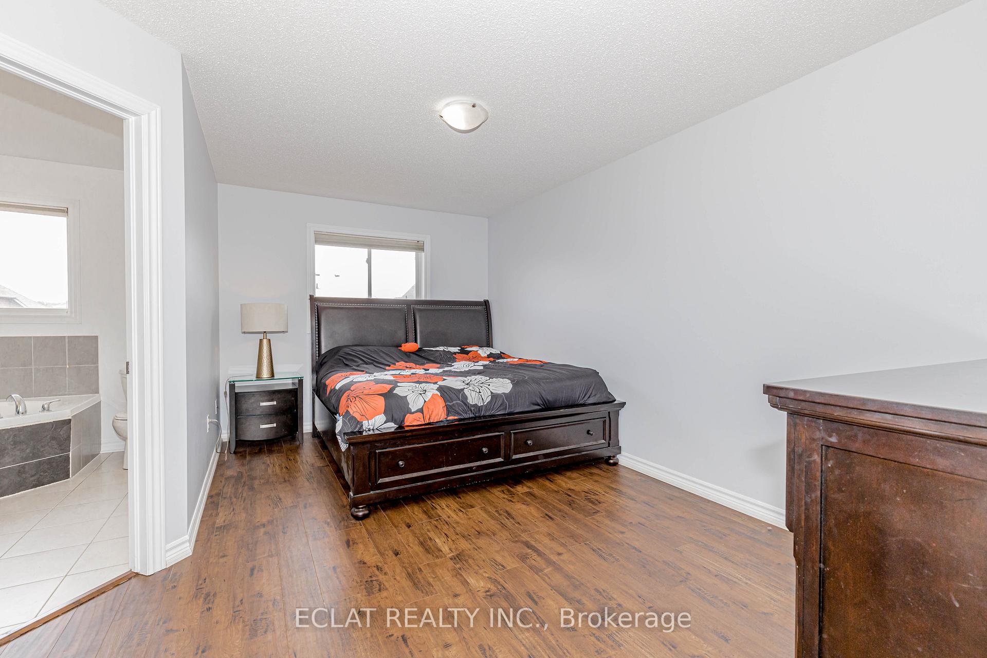 Photo 13 of 12 Lancaster Court, Barrie, Innis-Shore — HOMEH