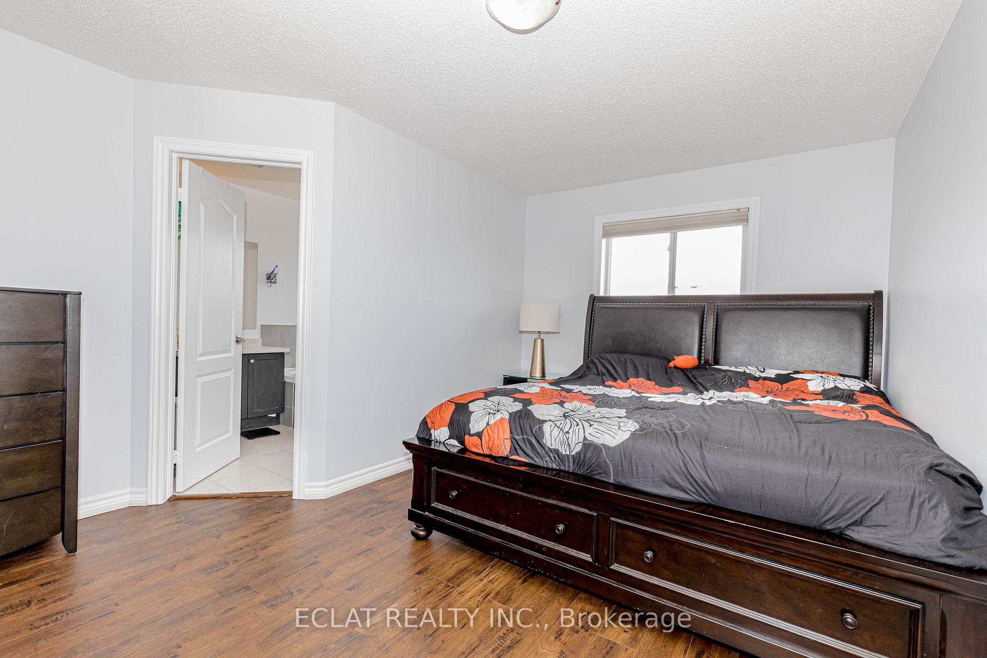Photo 14 of 12 Lancaster Court, Barrie, Innis-Shore — HOMEH