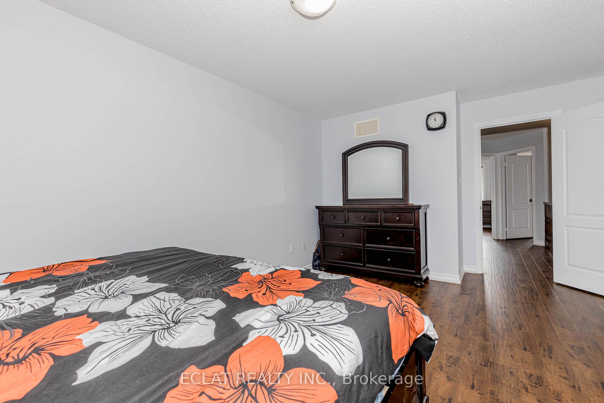 Photo 15 of 12 Lancaster Court, Barrie, Innis-Shore — HOMEH