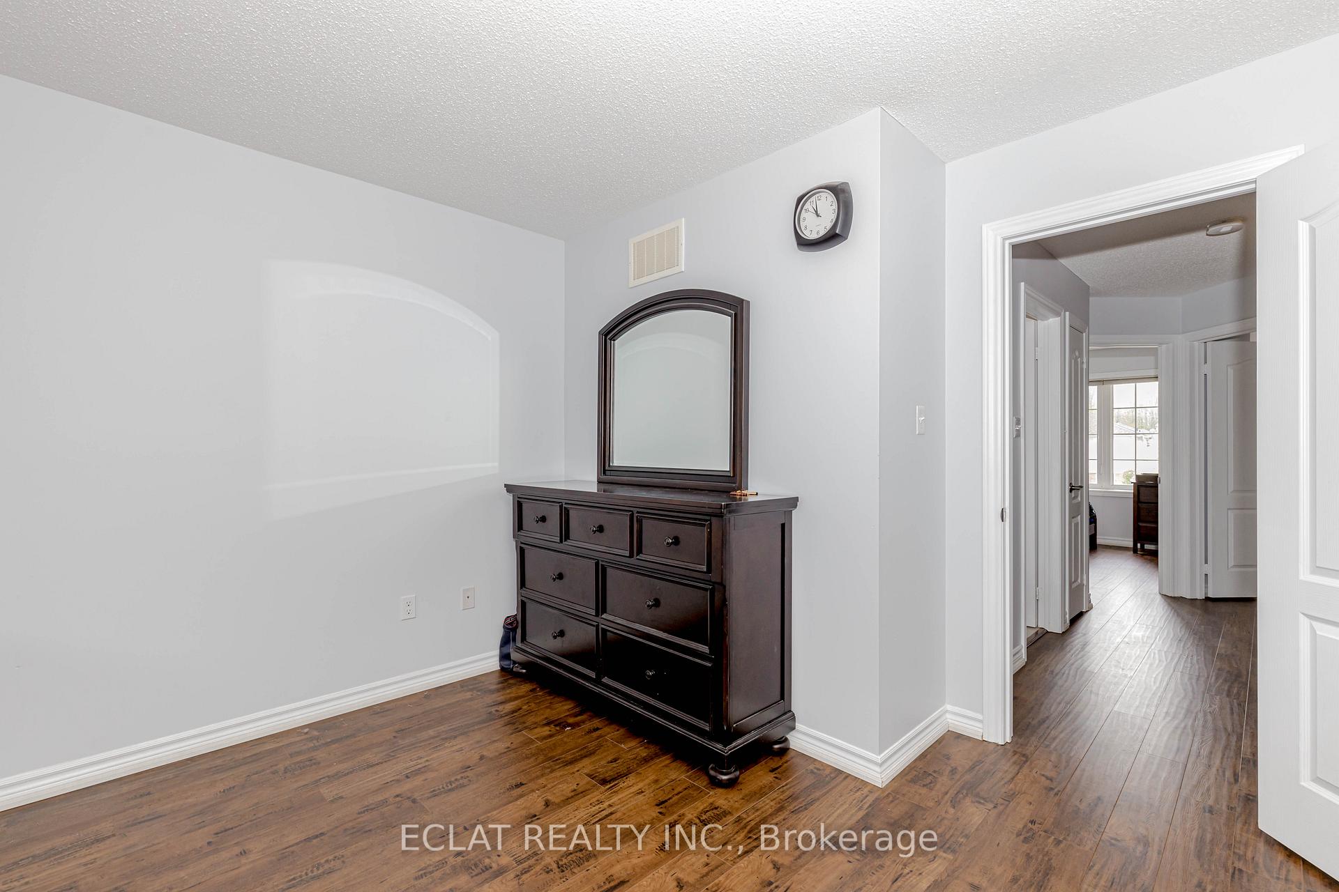 Photo 16 of 12 Lancaster Court, Barrie, Innis-Shore — HOMEH