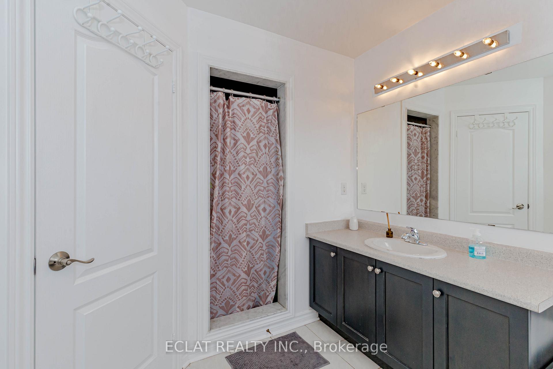 Photo 17 of 12 Lancaster Court, Barrie, Innis-Shore — HOMEH