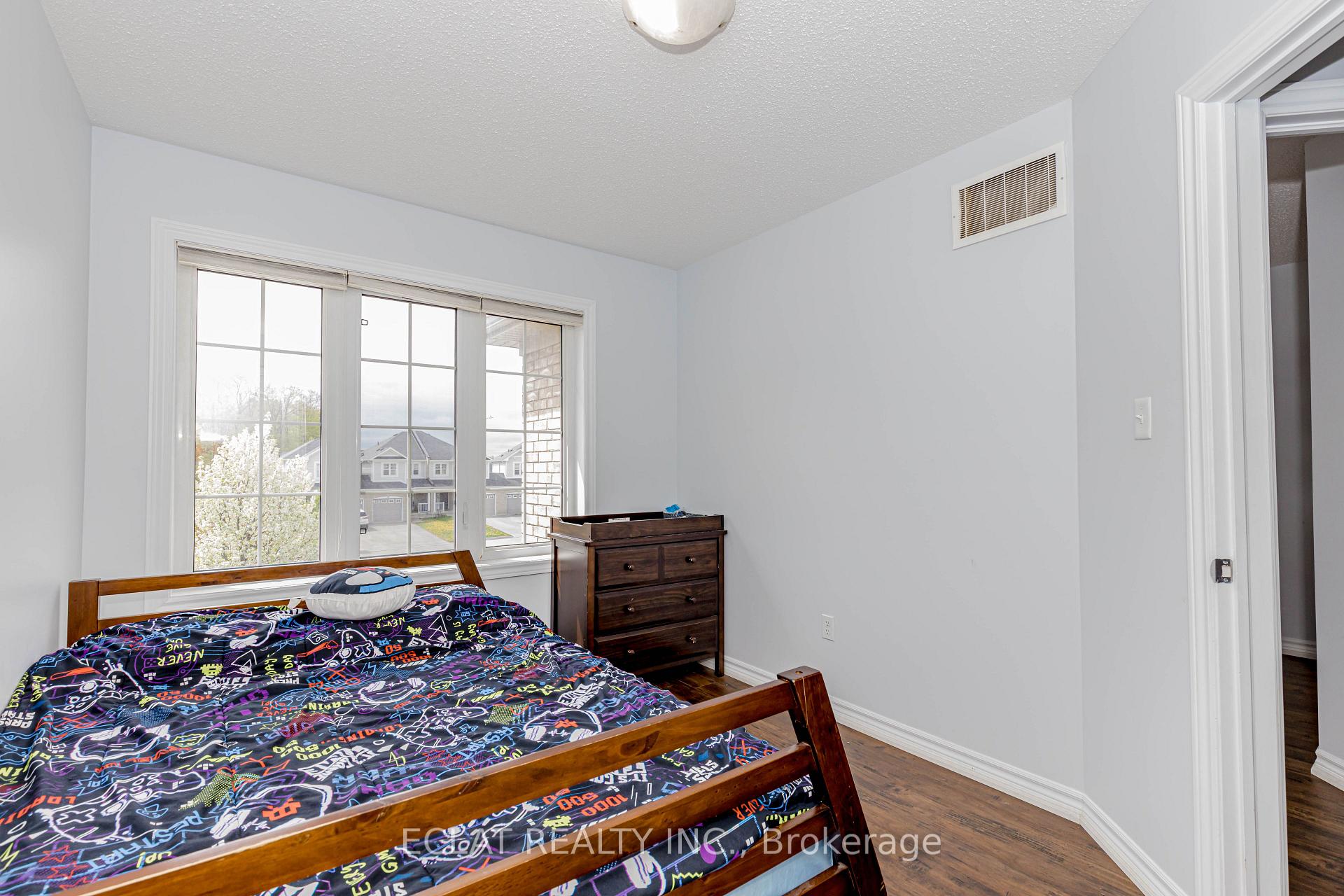 Photo 21 of 12 Lancaster Court, Barrie, Innis-Shore — HOMEH