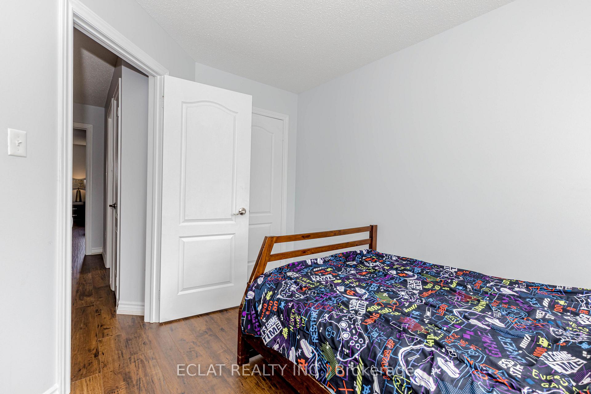 Photo 22 of 12 Lancaster Court, Barrie, Innis-Shore — HOMEH