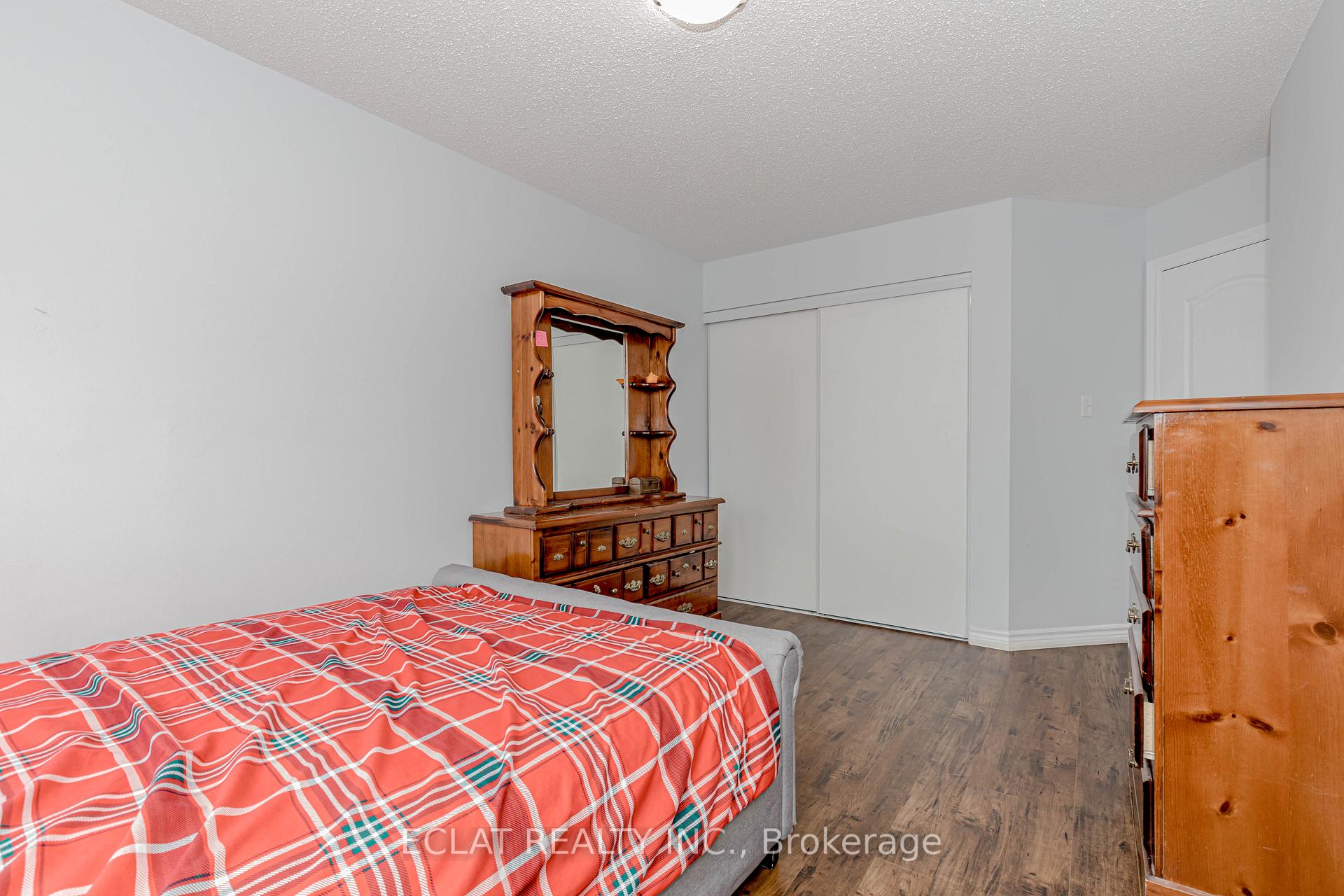 Photo 24 of 12 Lancaster Court, Barrie, Innis-Shore — HOMEH