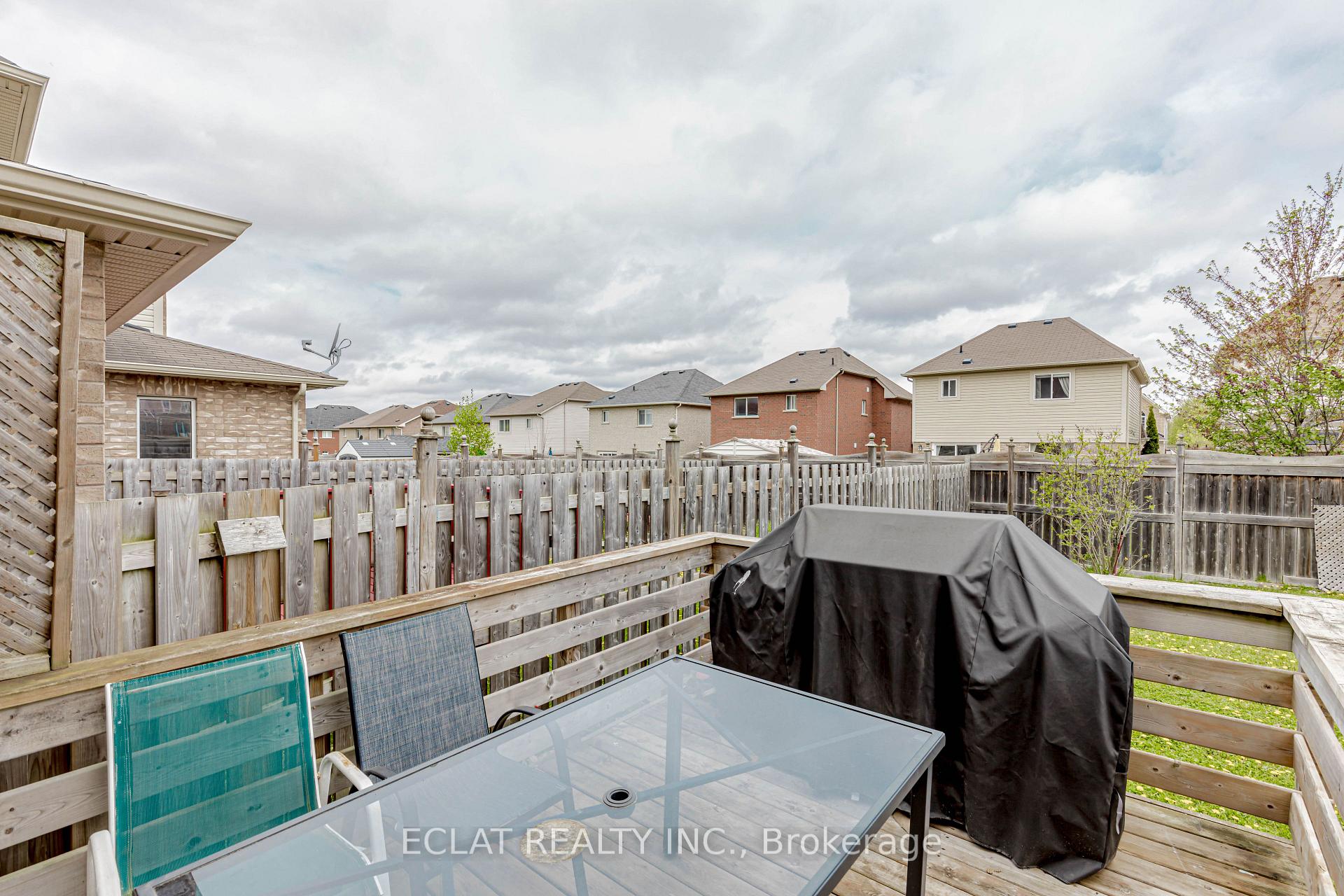 Photo 26 of 12 Lancaster Court, Barrie, Innis-Shore — HOMEH