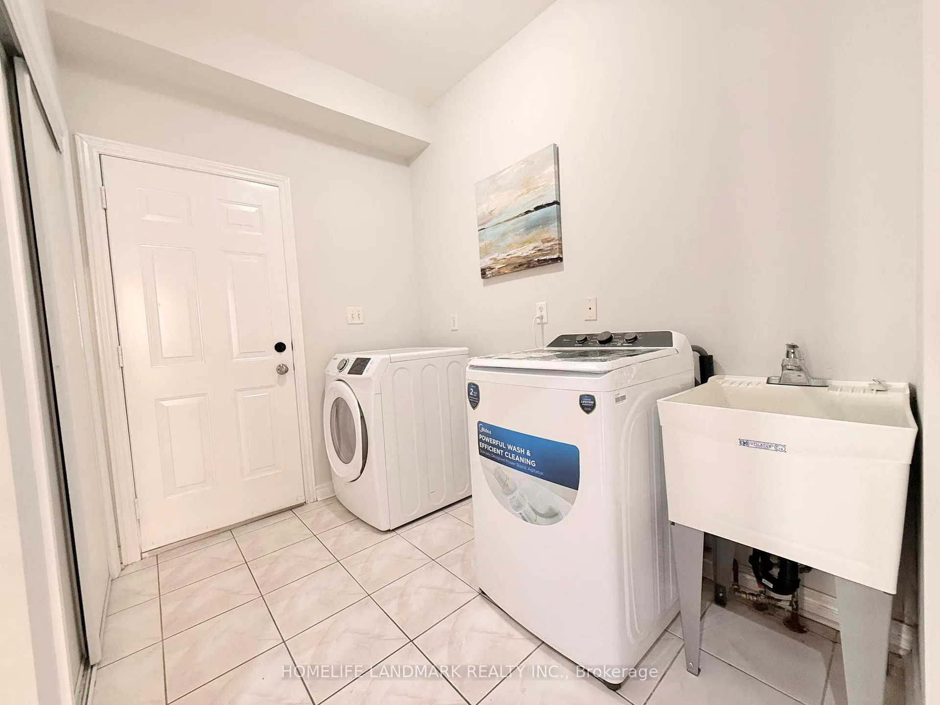 Photo 21 of 18 The Queensway, Barrie, Innis-Shore — HOMEH