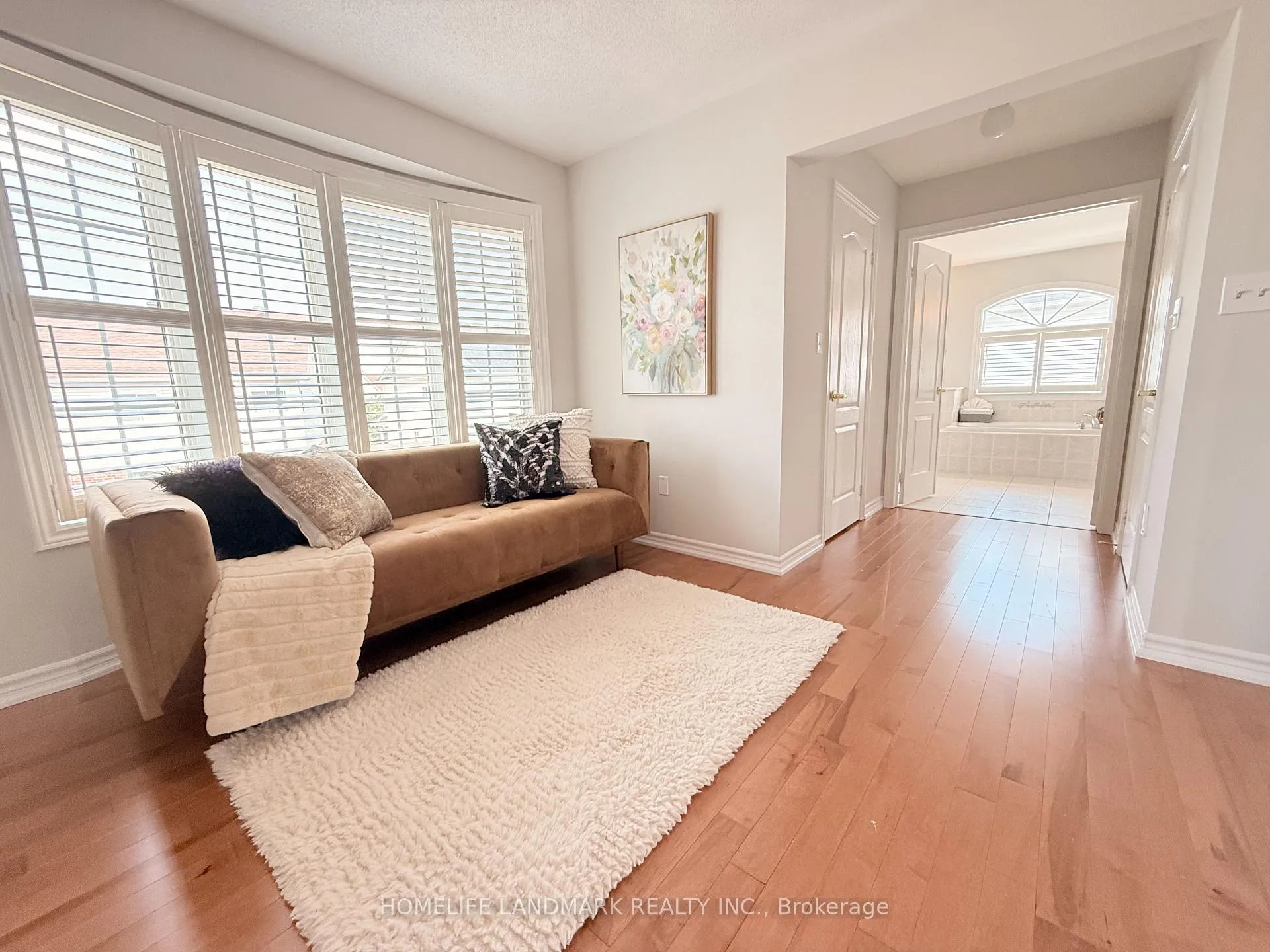 Photo 51 of 18 The Queensway, Barrie, Innis-Shore — HOMEH