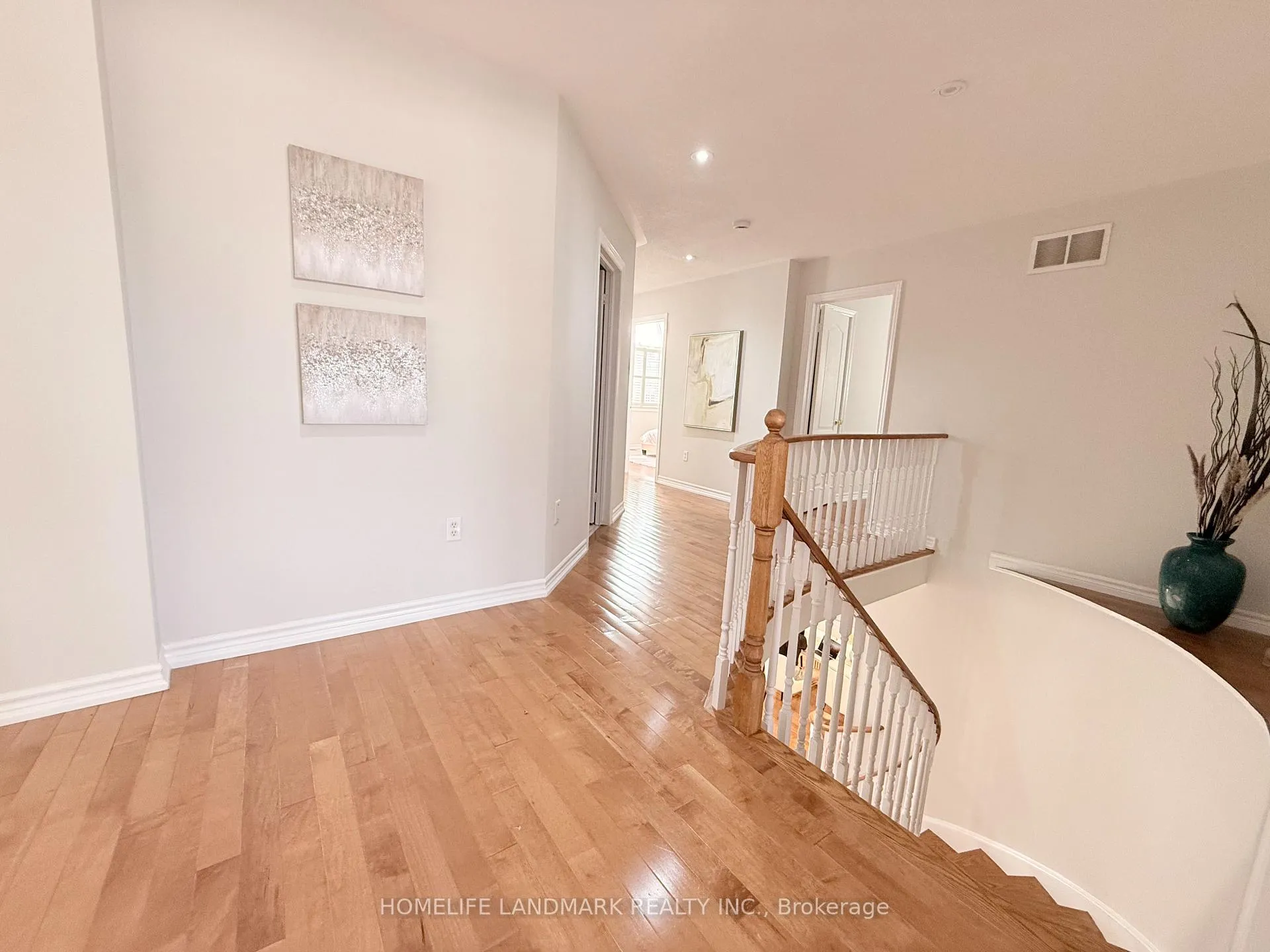 Photo 57 of 18 The Queensway, Barrie, Innis-Shore — HOMEH
