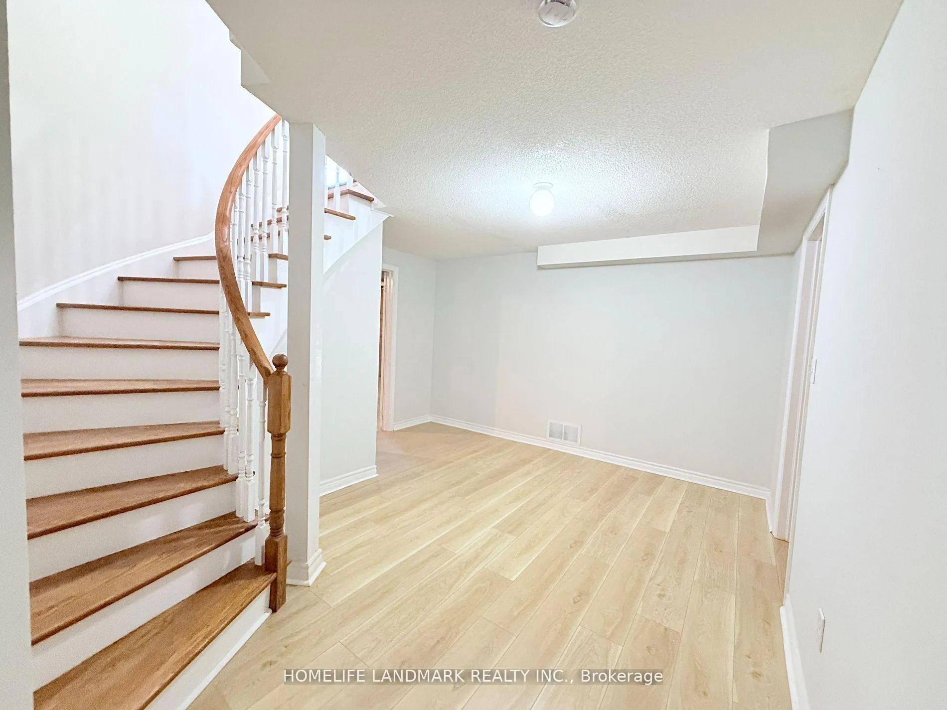 Photo 79 of 18 The Queensway, Barrie, Innis-Shore — HOMEH