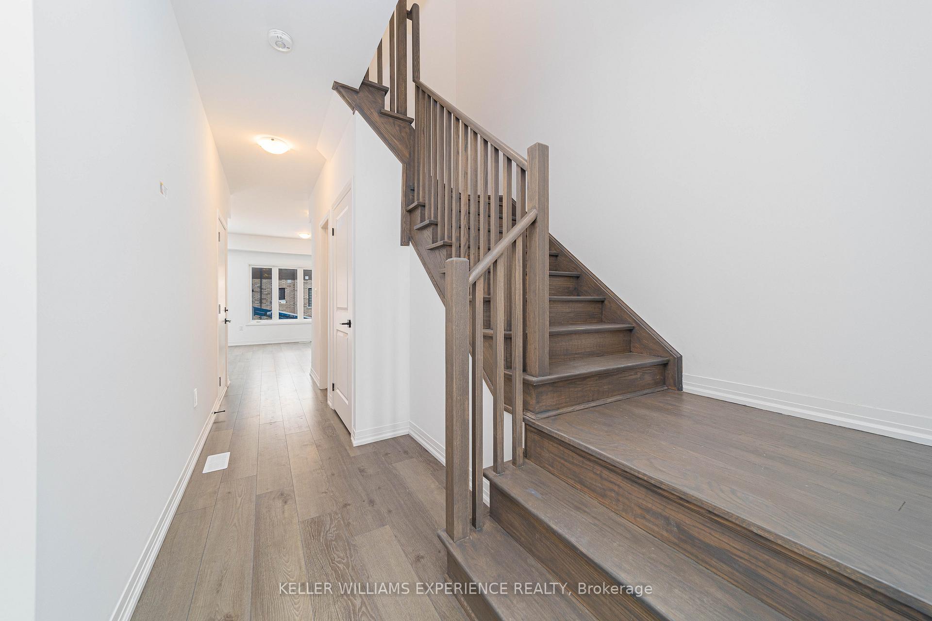 Photo 2 of 147 Turnberry Lane, Barrie, Painswick South — HOMEH