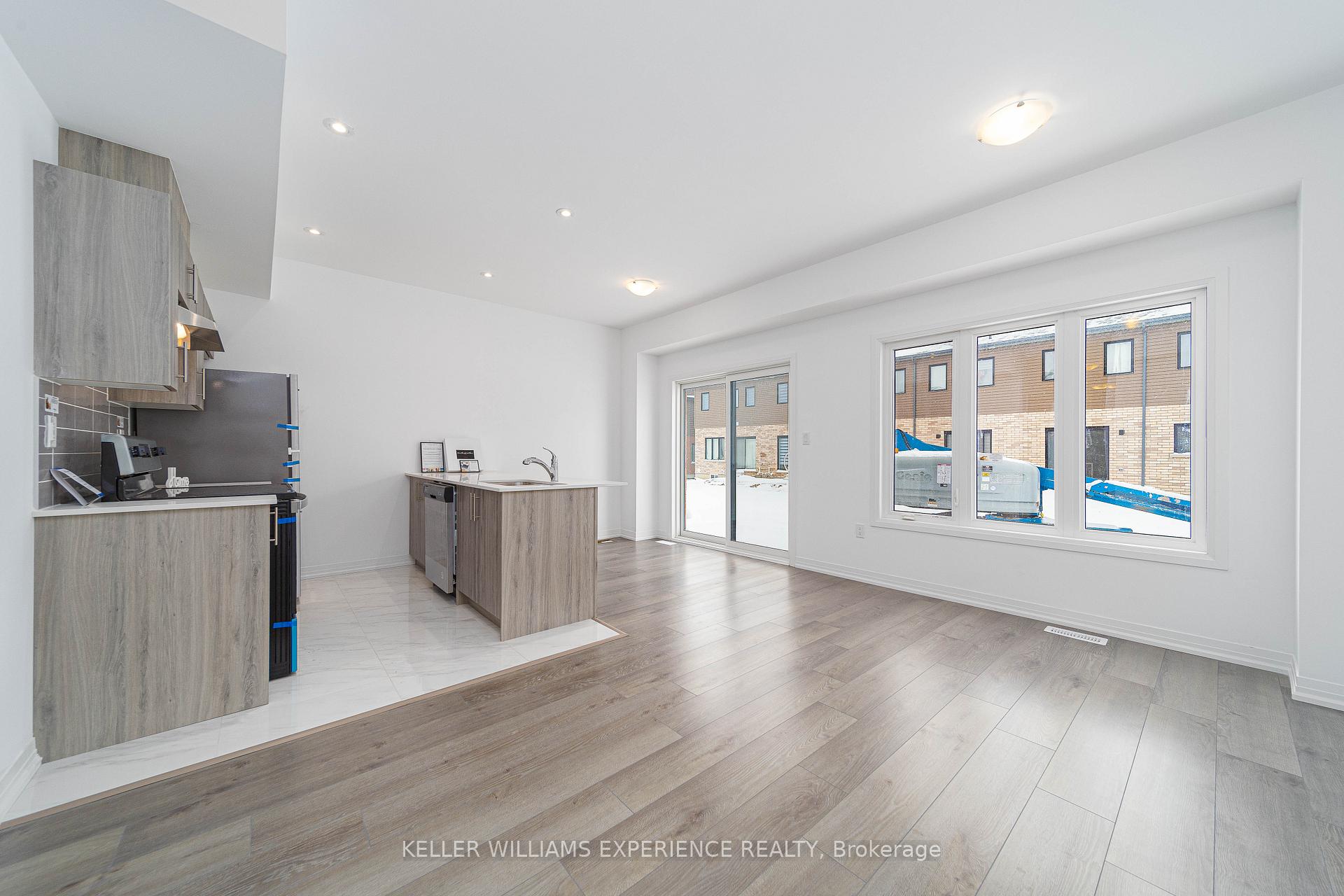 Photo 3 of 147 Turnberry Lane, Barrie, Painswick South — HOMEH
