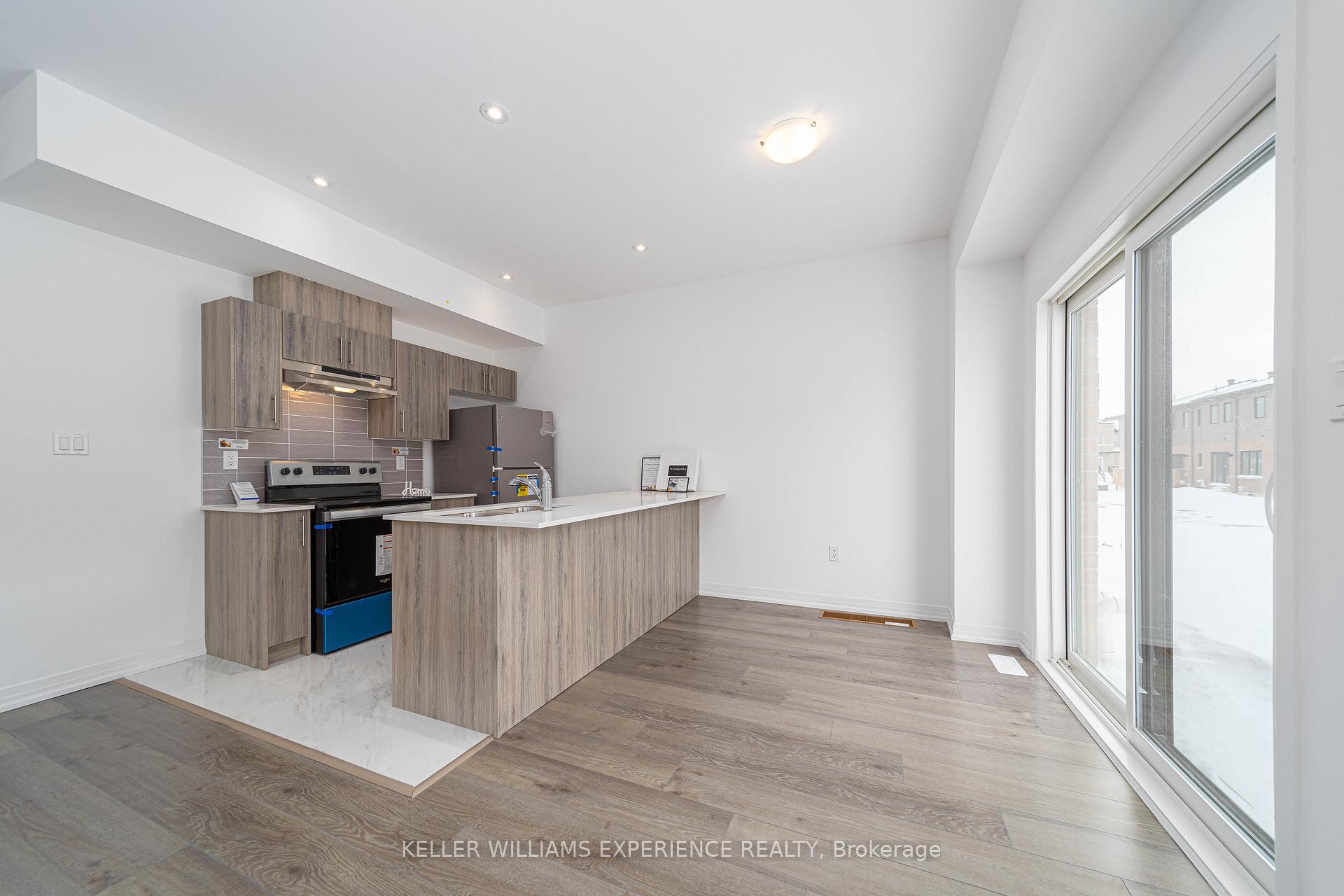 Photo 4 of 147 Turnberry Lane, Barrie, Painswick South — HOMEH