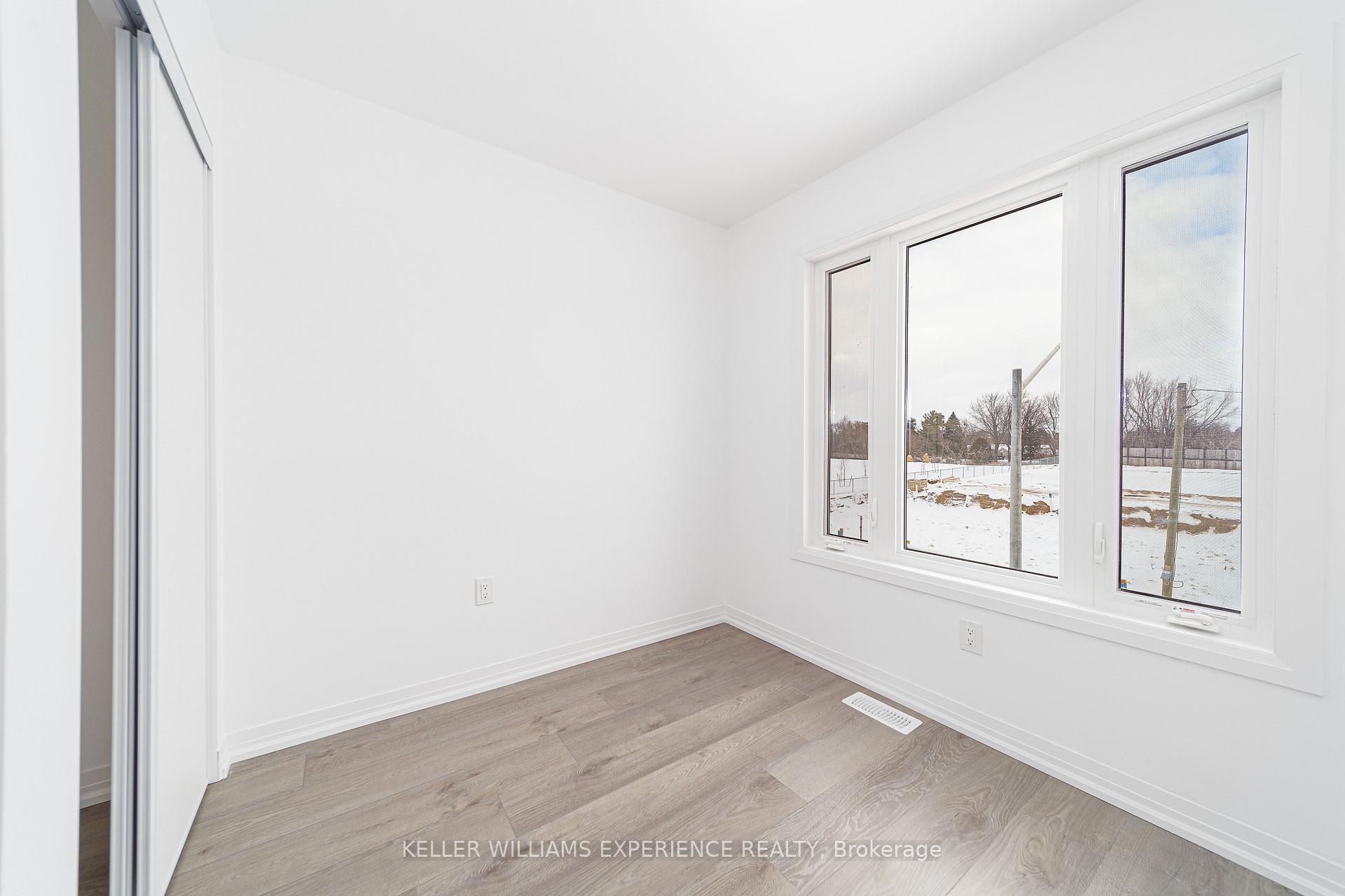 Photo 5 of 147 Turnberry Lane, Barrie, Painswick South — HOMEH