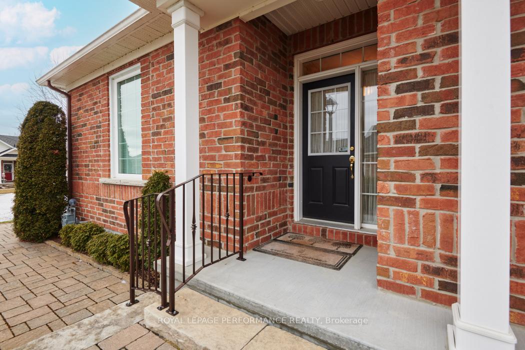 Photo 4 of 242 Cairnsmore Circle, Ottawa, Barrhaven - Stonebridge — HOMEH