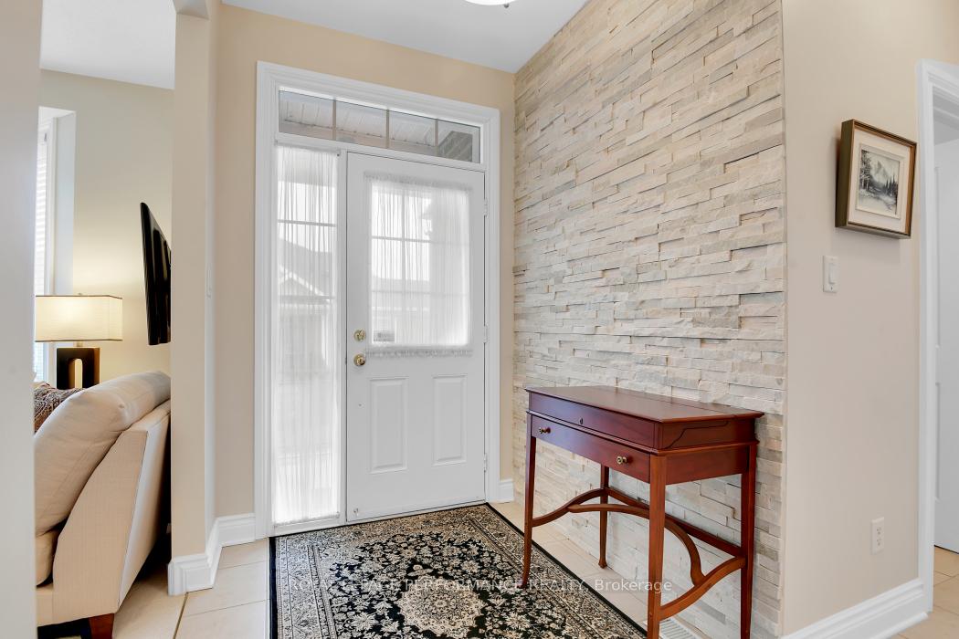 Photo 5 of 242 Cairnsmore Circle, Ottawa, Barrhaven - Stonebridge — HOMEH
