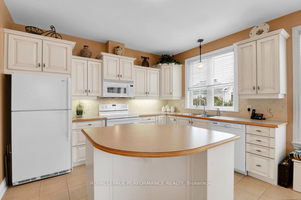 Photo 10 of 242 Cairnsmore Circle, Ottawa, Barrhaven - Stonebridge — HOMEH