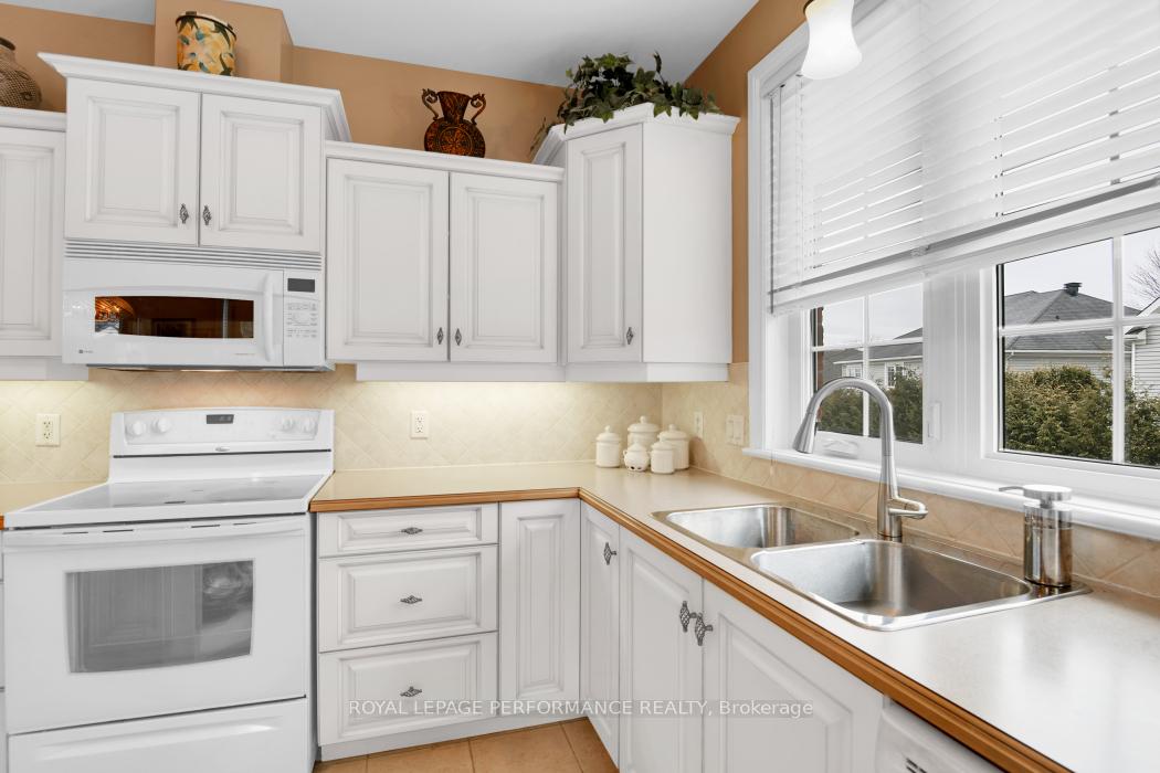 Photo 12 of 242 Cairnsmore Circle, Ottawa, Barrhaven - Stonebridge — HOMEH