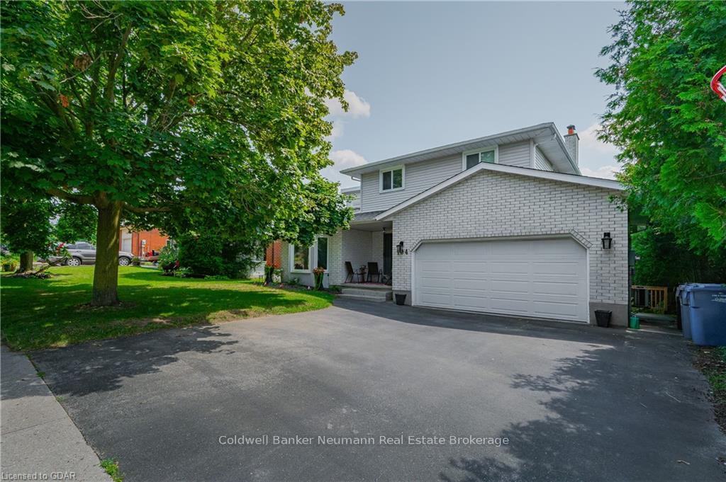 Photo 2 of 104 Pinnacle Crescent, Guelph, Willow West/Sugarbush/West Acres — HOMEH