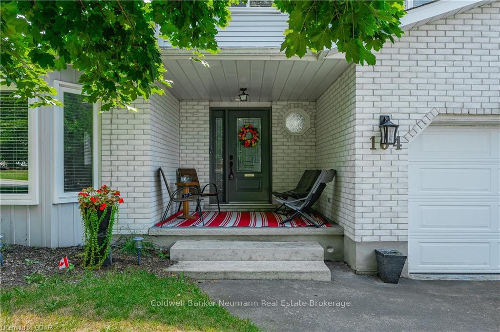 Photo 4 of 104 Pinnacle Crescent, Guelph, Willow West/Sugarbush/West Acres — HOMEH