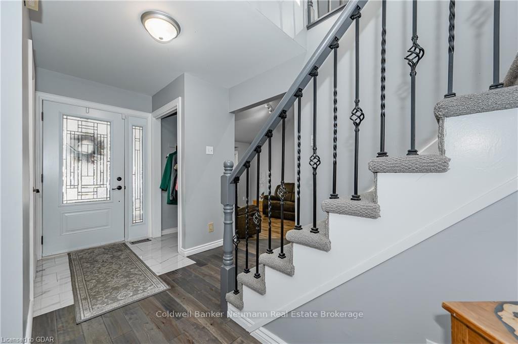 Photo 5 of 104 Pinnacle Crescent, Guelph, Willow West/Sugarbush/West Acres — HOMEH