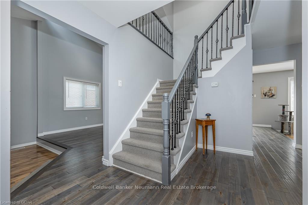 Photo 6 of 104 Pinnacle Crescent, Guelph, Willow West/Sugarbush/West Acres — HOMEH