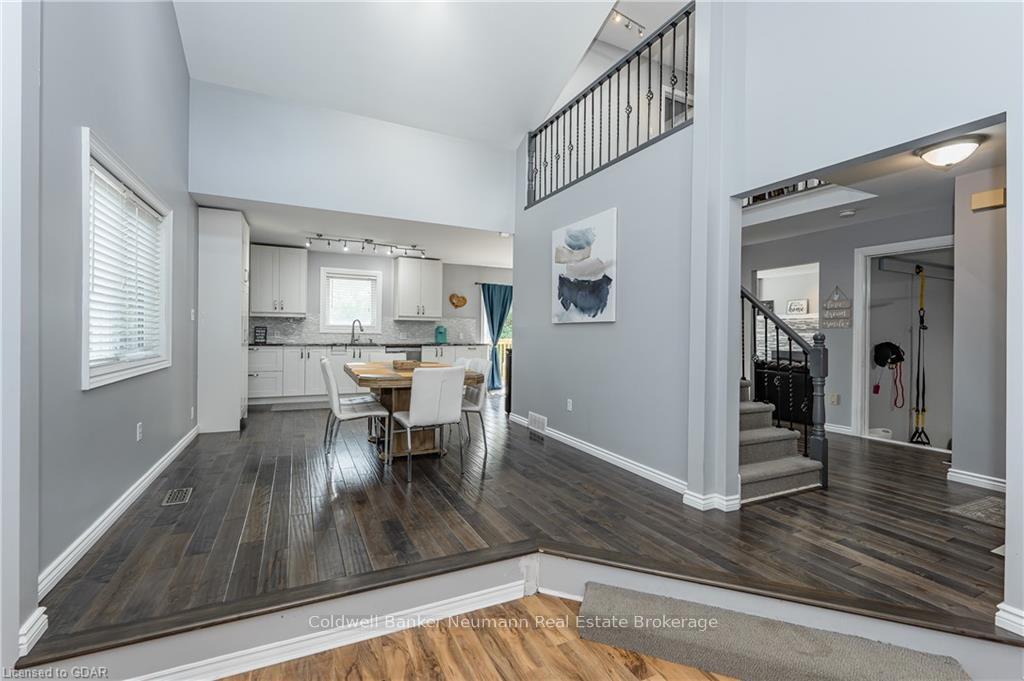 Photo 9 of 104 Pinnacle Crescent, Guelph, Willow West/Sugarbush/West Acres — HOMEH