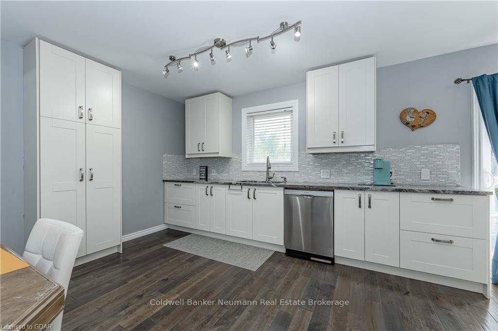 Photo 11 of 104 Pinnacle Crescent, Guelph, Willow West/Sugarbush/West Acres — HOMEH