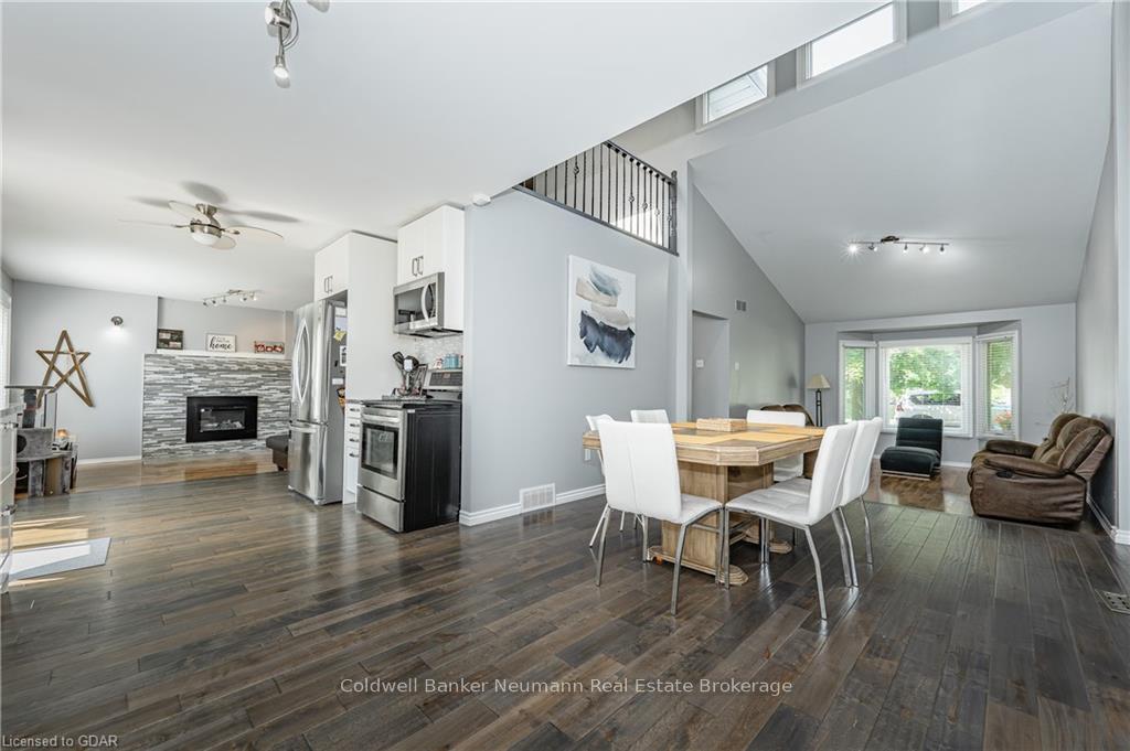 Photo 12 of 104 Pinnacle Crescent, Guelph, Willow West/Sugarbush/West Acres — HOMEH