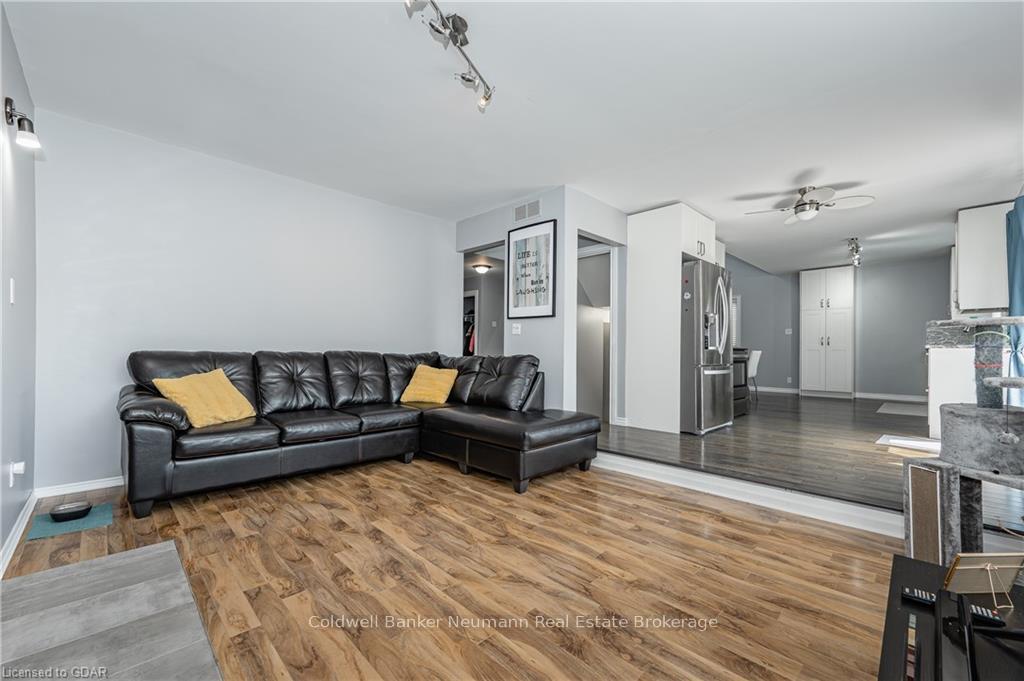 Photo 18 of 104 Pinnacle Crescent, Guelph, Willow West/Sugarbush/West Acres — HOMEH