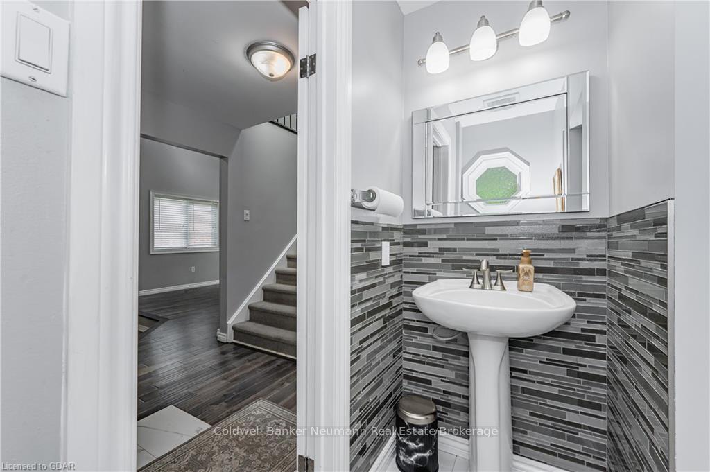 Photo 22 of 104 Pinnacle Crescent, Guelph, Willow West/Sugarbush/West Acres — HOMEH