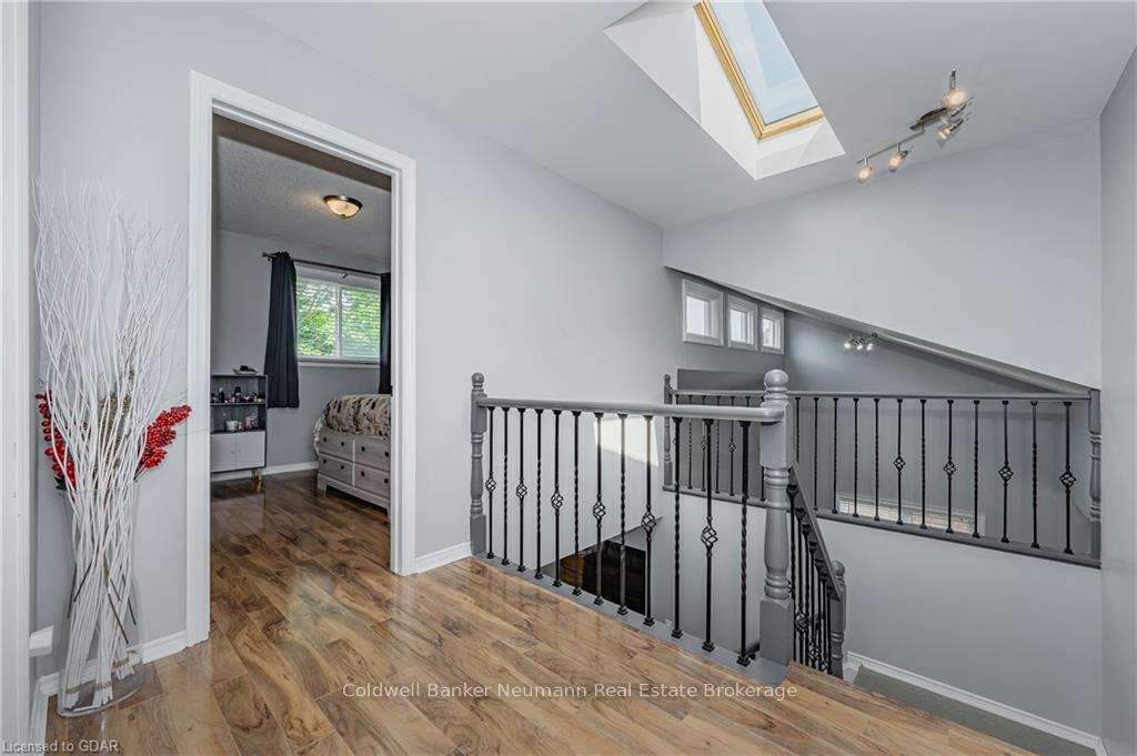 Photo 24 of 104 Pinnacle Crescent, Guelph, Willow West/Sugarbush/West Acres — HOMEH