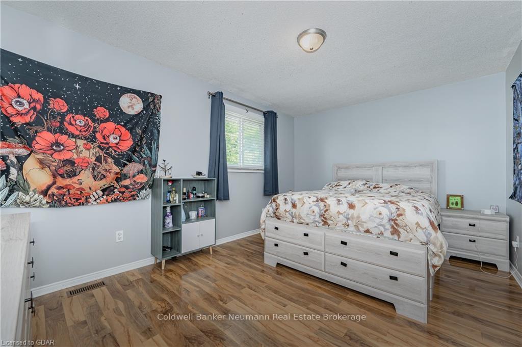 Photo 25 of 104 Pinnacle Crescent, Guelph, Willow West/Sugarbush/West Acres — HOMEH